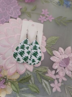 Christmas Tree Teardrop Dangle Earrings - Green & White